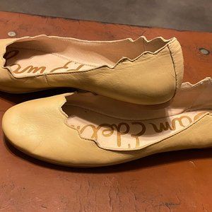 Sam Edelman Augusta Scalloped Edge Leather Flat size 8.5